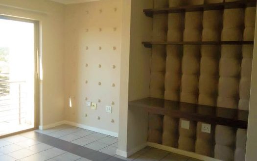 Calling all professionals,young families and investors to purchase this beauty.