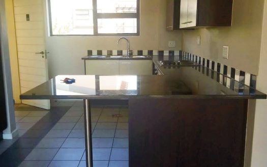 Calling all professionals,young families and investors to purchase this beauty.