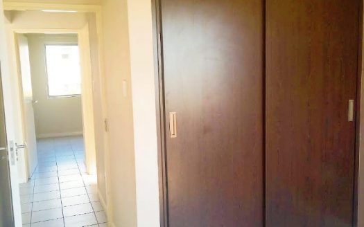 Calling all professionals,young families and investors to purchase this beauty.