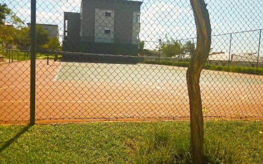 Calling all professionals,young families and investors to purchase this beauty.