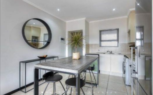 3 Bed Apartment in Lonehill